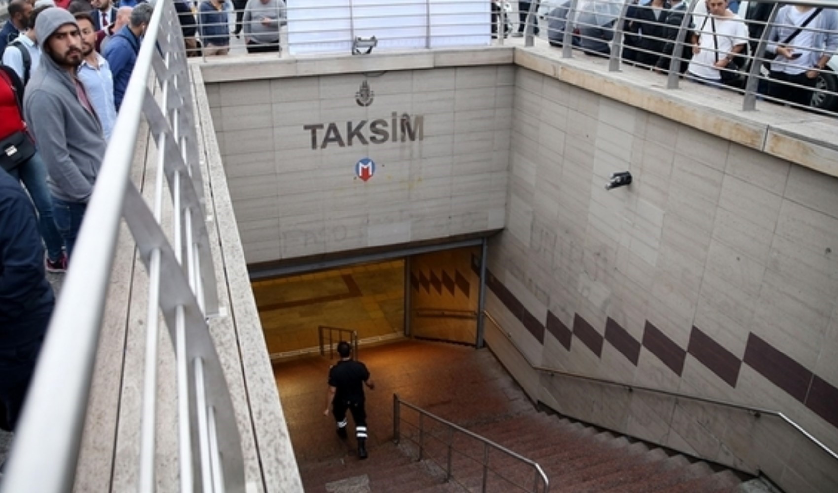 İstanbul Valiliği kararı: Taksim Metro İstasyonu ve F1 Hattı kapatıldı
