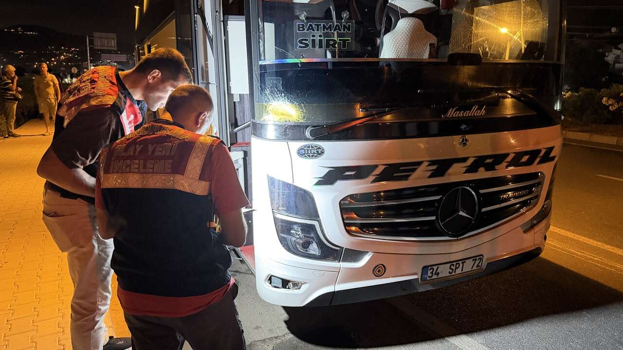 Alanya'da feci kaza: Yolun karşısına geçmek isterken otobüsün altında kaldı