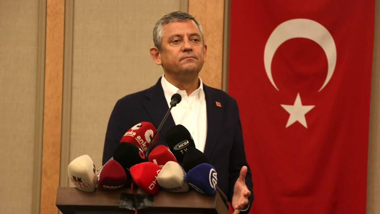Özgür Özel'den Yeni Parti Sinyali: 'Bu Milleti Seçeneksiz Bırakmayacağız'