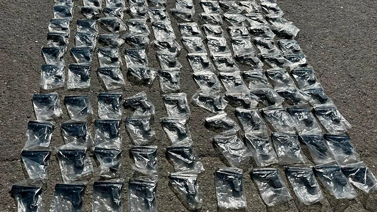 Tuzla'da durdurulan otobüsten cephanelik çıktı: 120 silah ele geçirildi