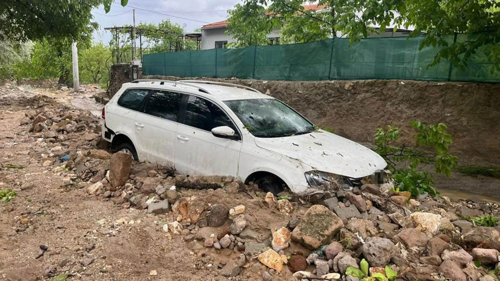 Niğde'de sel felaketi: Suya kapılan kadın yaşamını yitirdi