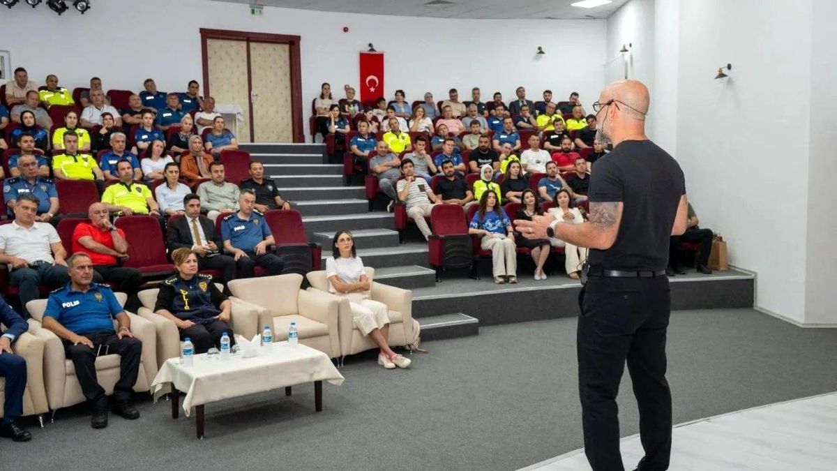 Polisten toplumsal farkındalık etkinliği