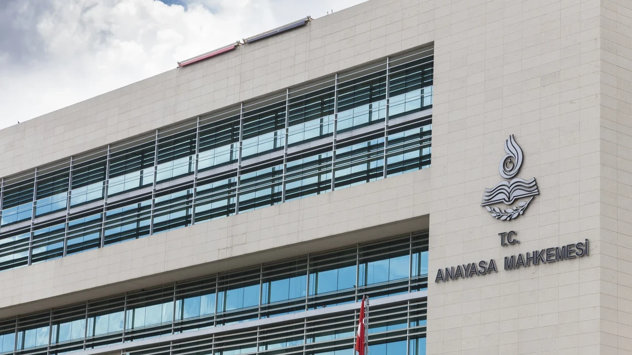 AYM'den spor kulüpleri için vergi kararı: Anayasa'ya aykırı bulup iptal etti