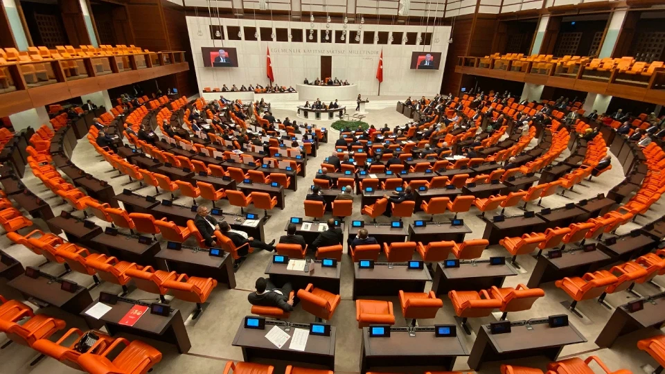 Özgür Özel dahil 12 milletvekilinin dokunulmazlık dosyası Meclis'te