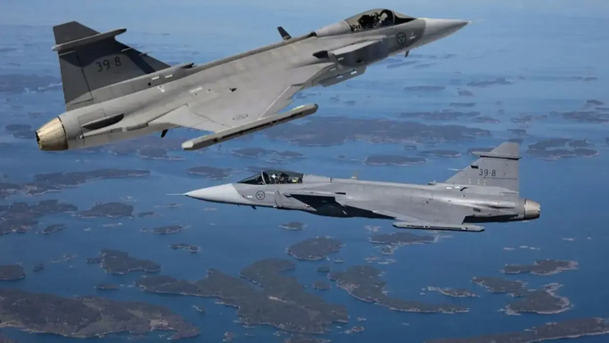 Değeri tam 2,5 milyar dolar: 16 adet Gripen savaş uçağı yola çıktı