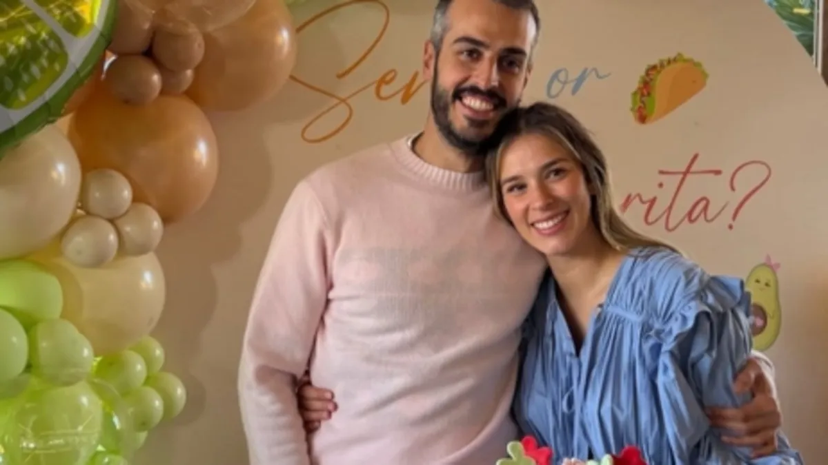 İkinci bebeğine hamileydi! Büyüyen karnıyla yepyeni poz!