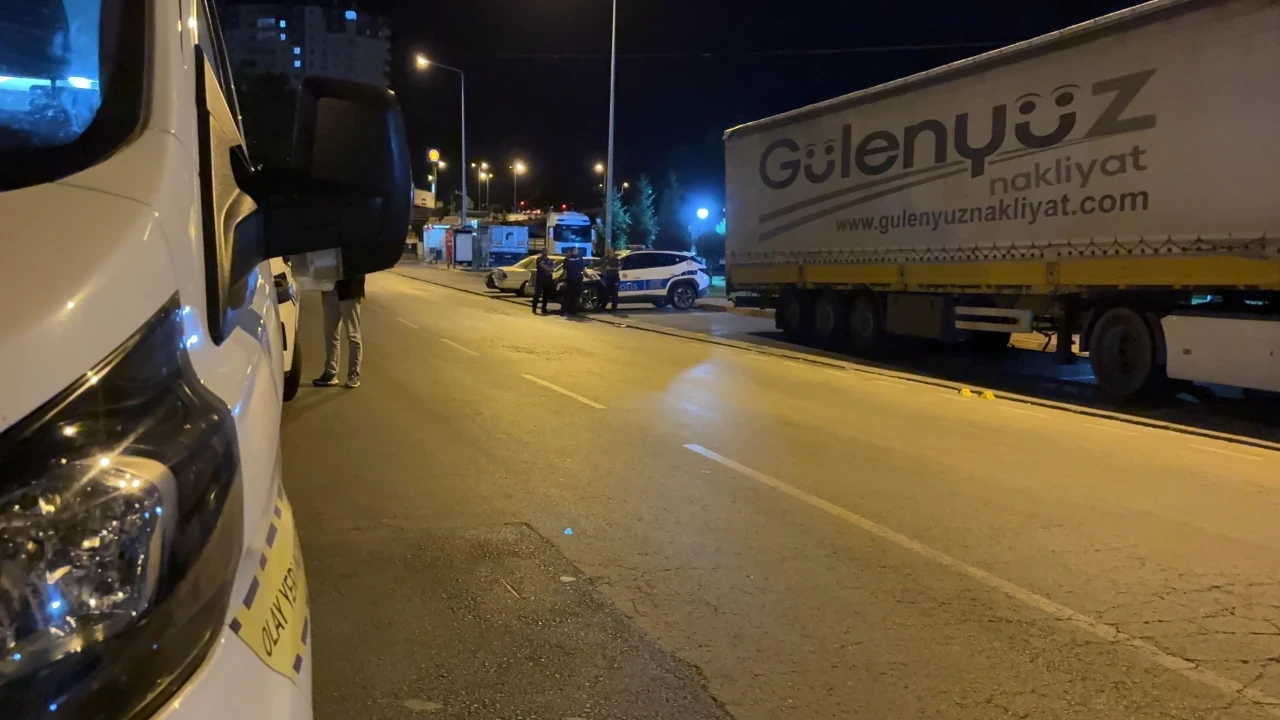 Sokakta rastgele ateş açıldı: Saçmaların isabet ettiği kişi yaralandı