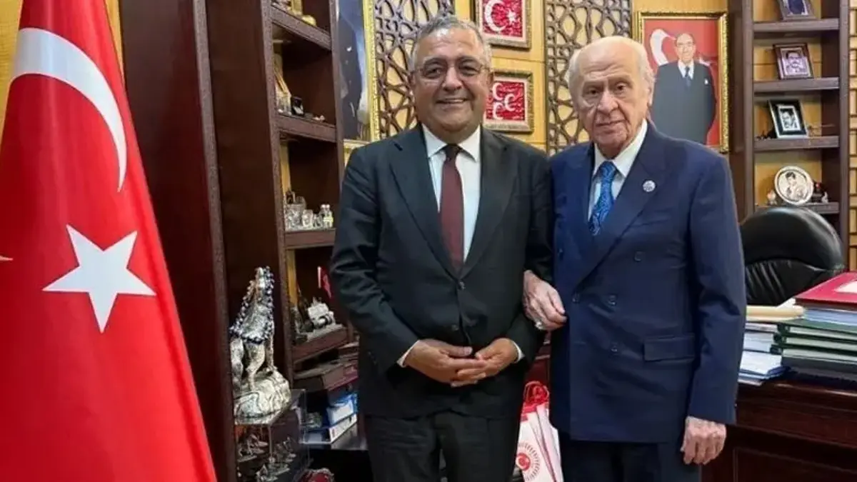 Devlet Bahçeli, Diyarbakır Milletvekili Sezgin Tanrıkulu ile görüştü