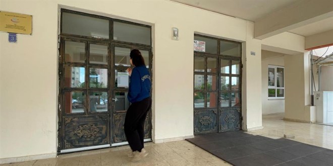 AYT heyecanı: 3'üncü üniversite için yarışan da vardı, kapıdan dönen de