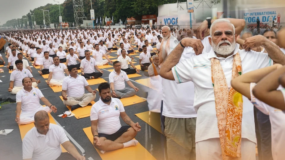 Uluslararası Yoga Günü: Başbakan Modi Hindistan'da On Binlerle Buluştu