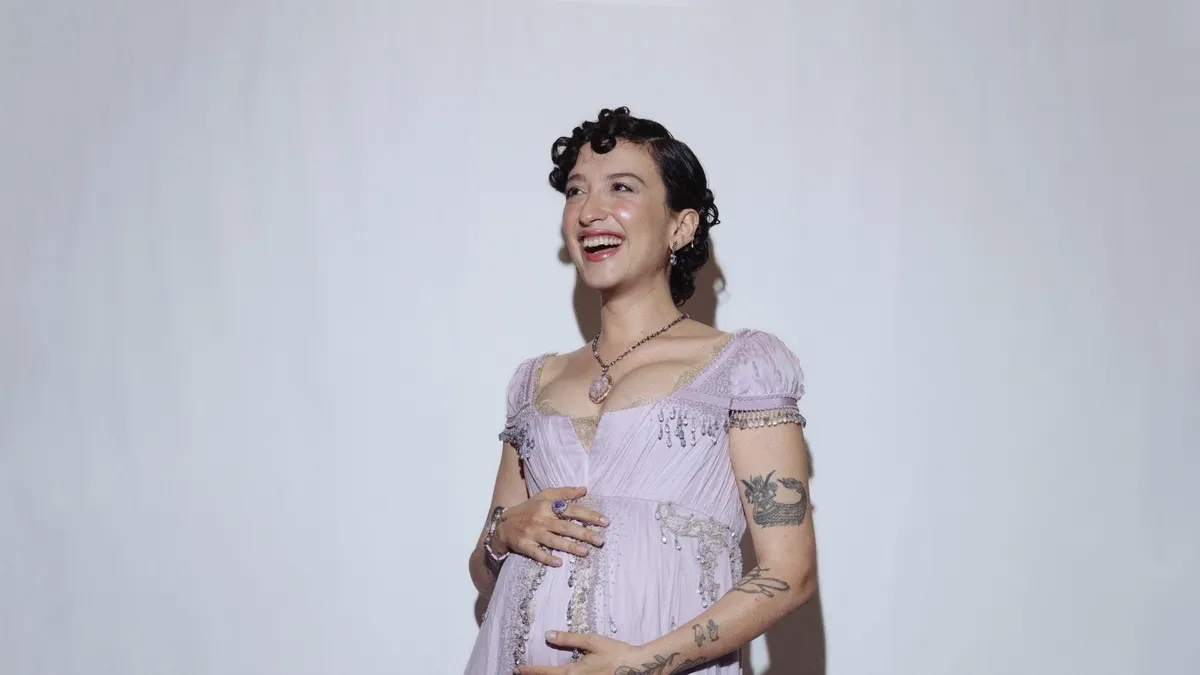 Melike Şahin’in hamilelik pozlarına beğeni yağdı