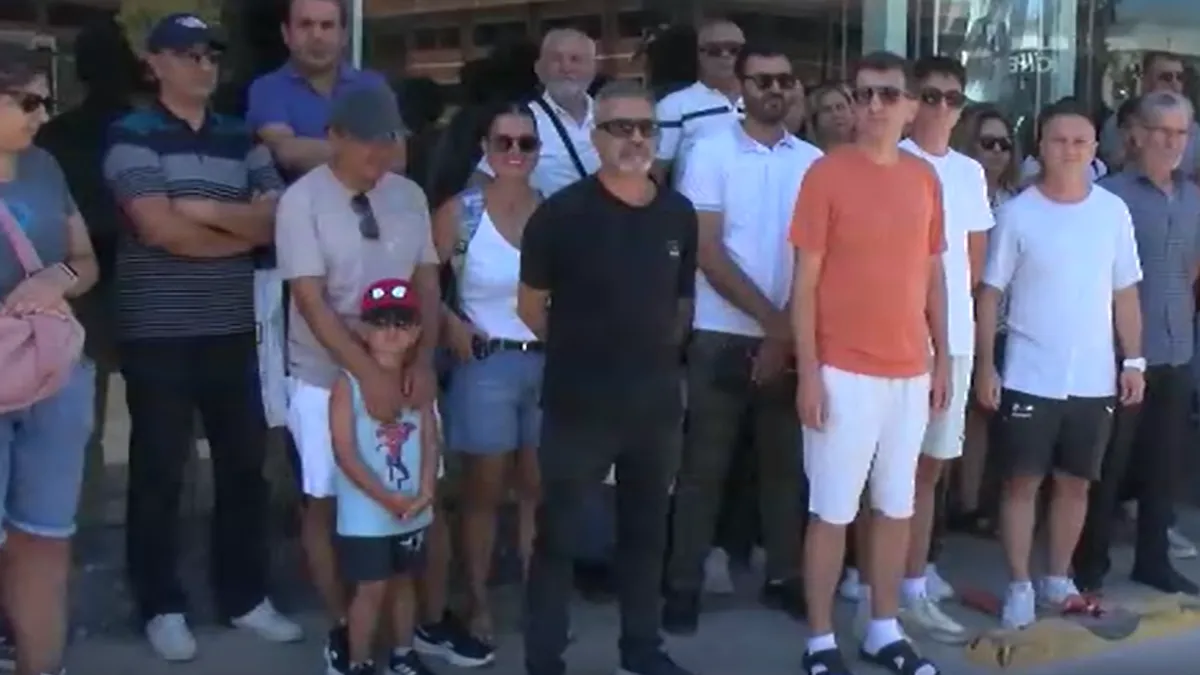 İzmir'de sabırlar taştı! Konut mağdurlarından firma önünde eylem