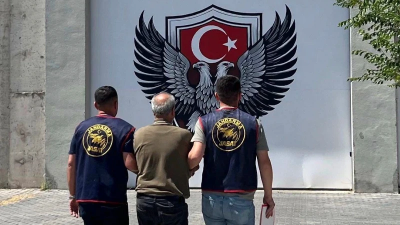 Bilişim yoluyla hırsızlık suçundan aranan hükümlü yakalandı