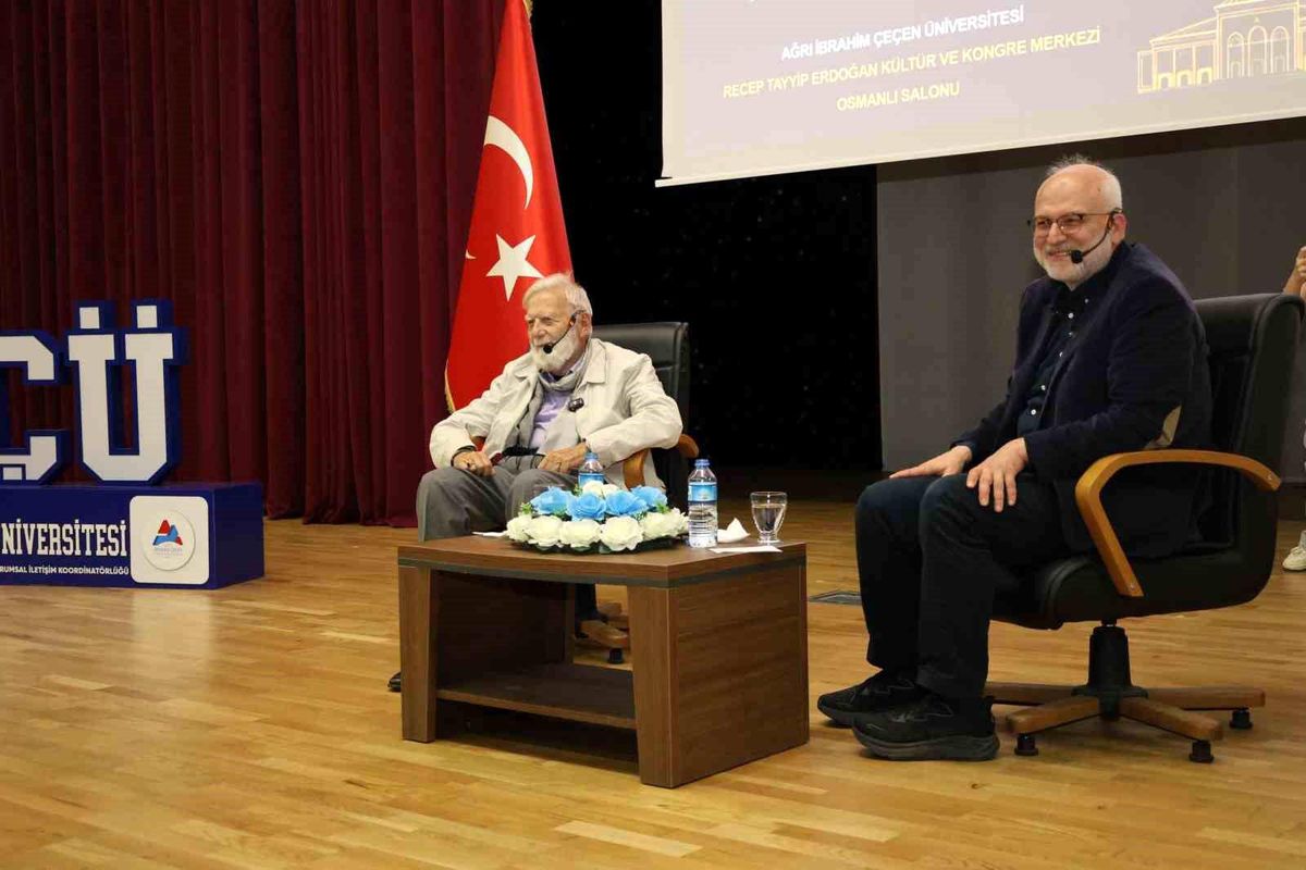 Ağrı'da Prof. Dr. Ökten ve Prof. Dr. Sayar'ın söyleşisine yoğun ilgi