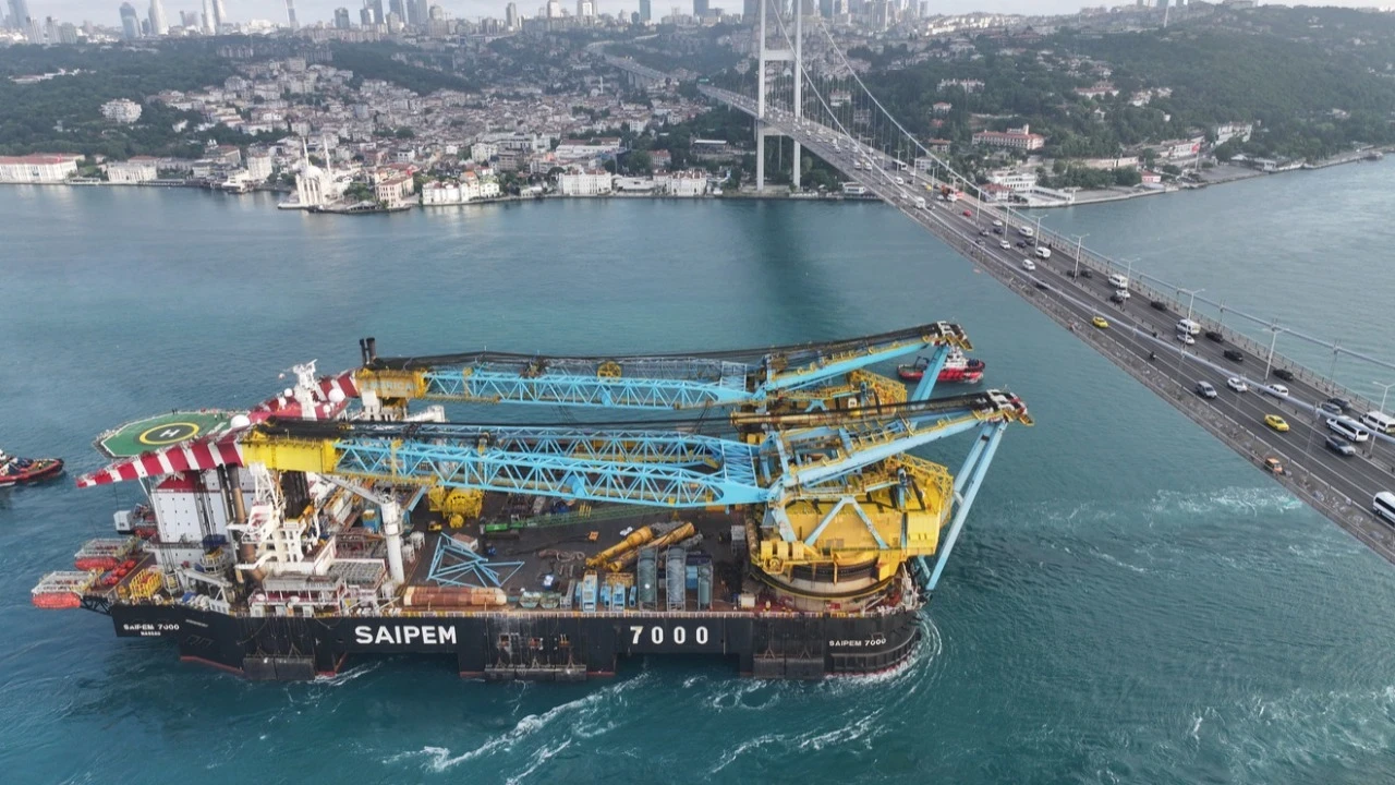 Mavi Akım'ın rekortmen gemisi yeniden boğazda! Devasa boyutlarıyla dikkat çekti!