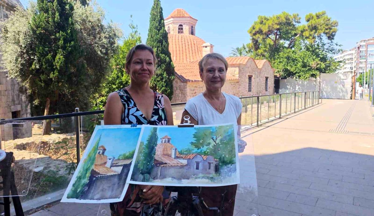 Yıllardır yaşadıkları Antalya'nın tarihini tuvale taşıyorlar