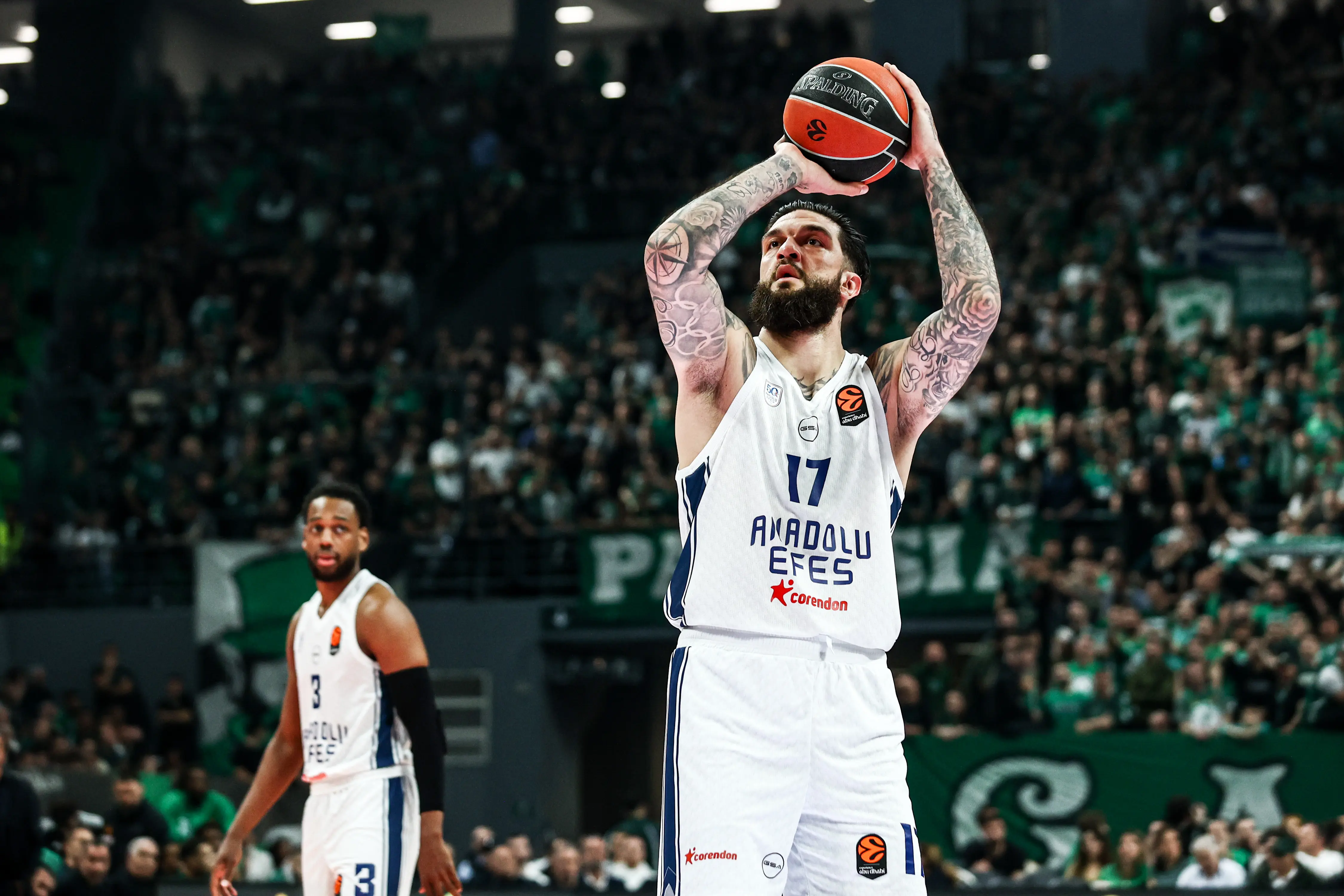 Anadolu Efes'te Vincent Poirier, ameliyat edildi