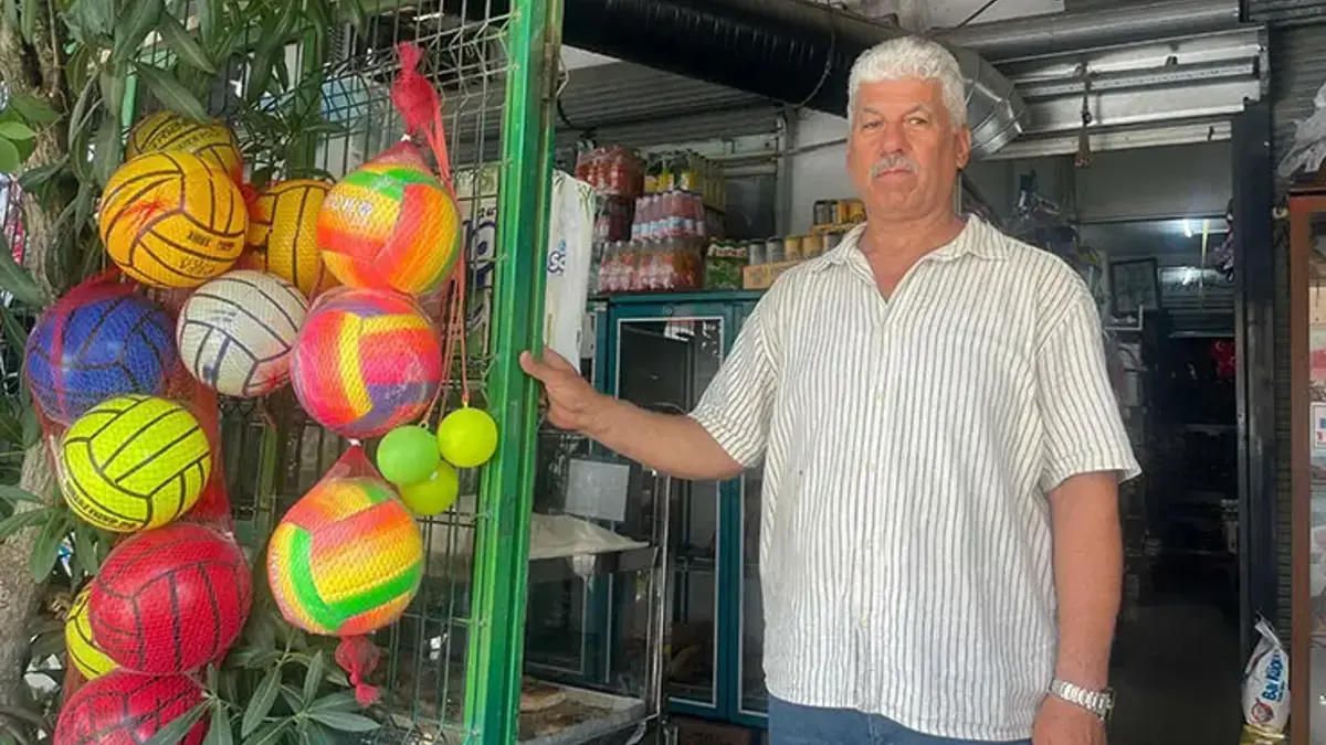 İzmir'deki bakkala giren şaşkına dönüyor! 90'lı yılların unutulan ürünleri raflarda