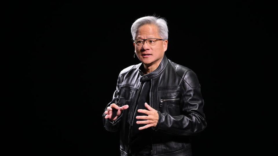 NVIDIA CEO'su Huang'ın ünlü ceketi servet değerine satıldı
