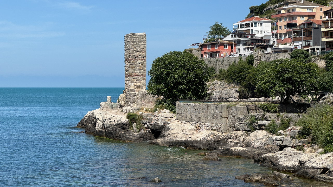 Amasra'daki tarihi Direkli Kaya'ya yazı yazılmasına ilişkin inceleme başlatıldı