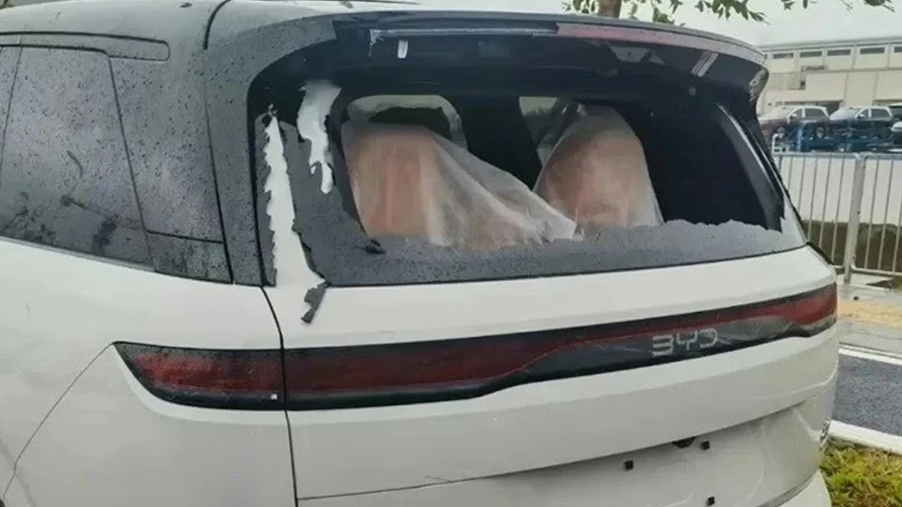 BYD'ye büyük darbe: Tesisteki yüzlerce sıfır araç ziyan oldu