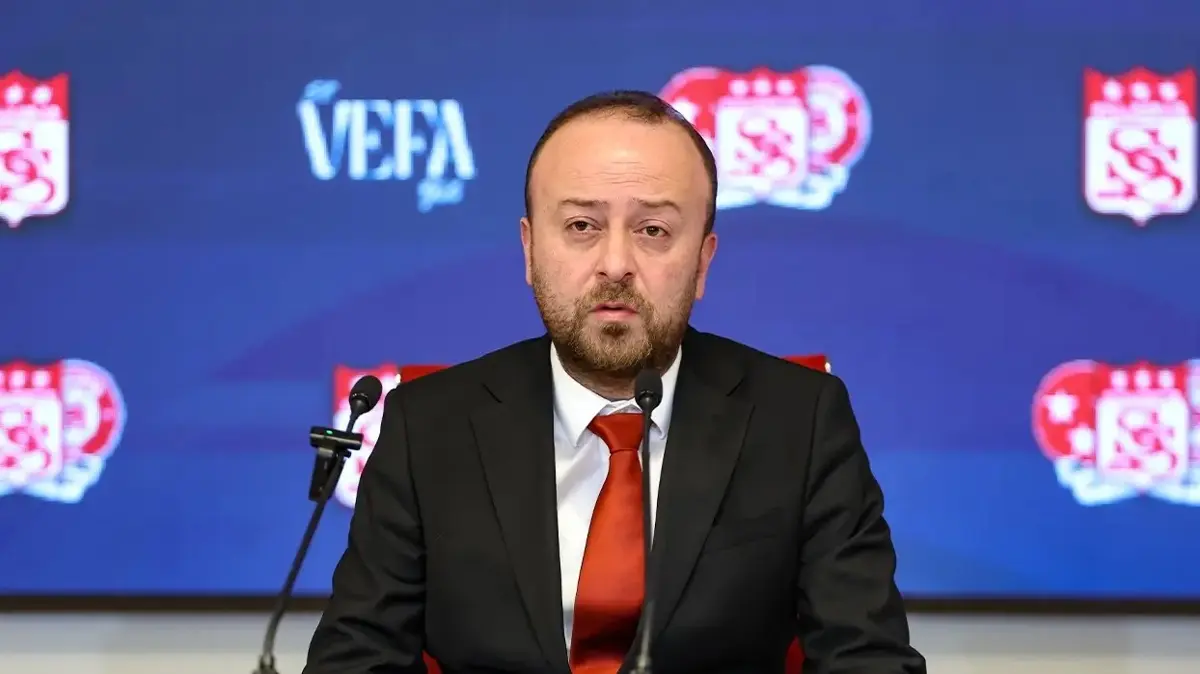 Sivasspor'da Burak Özçoban ile devam kararı