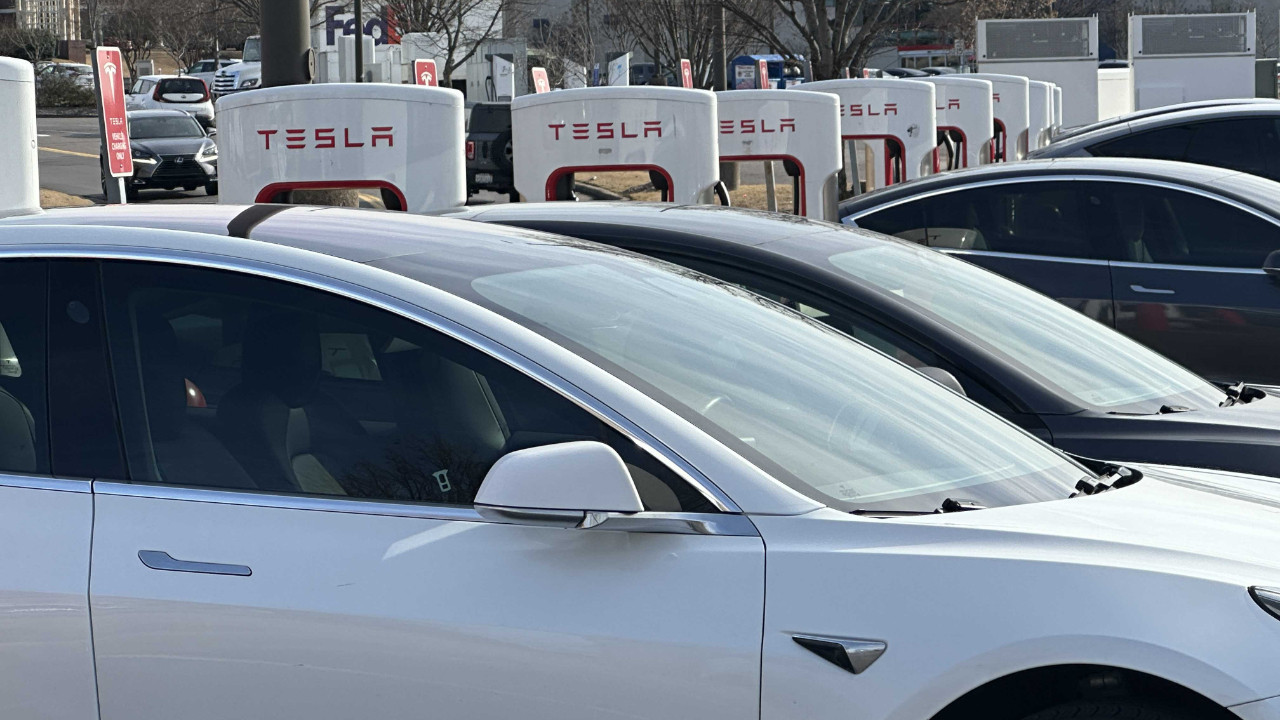 Tesla'nın elektronik kapıları araç güvenlik kurallarını değiştirebilir