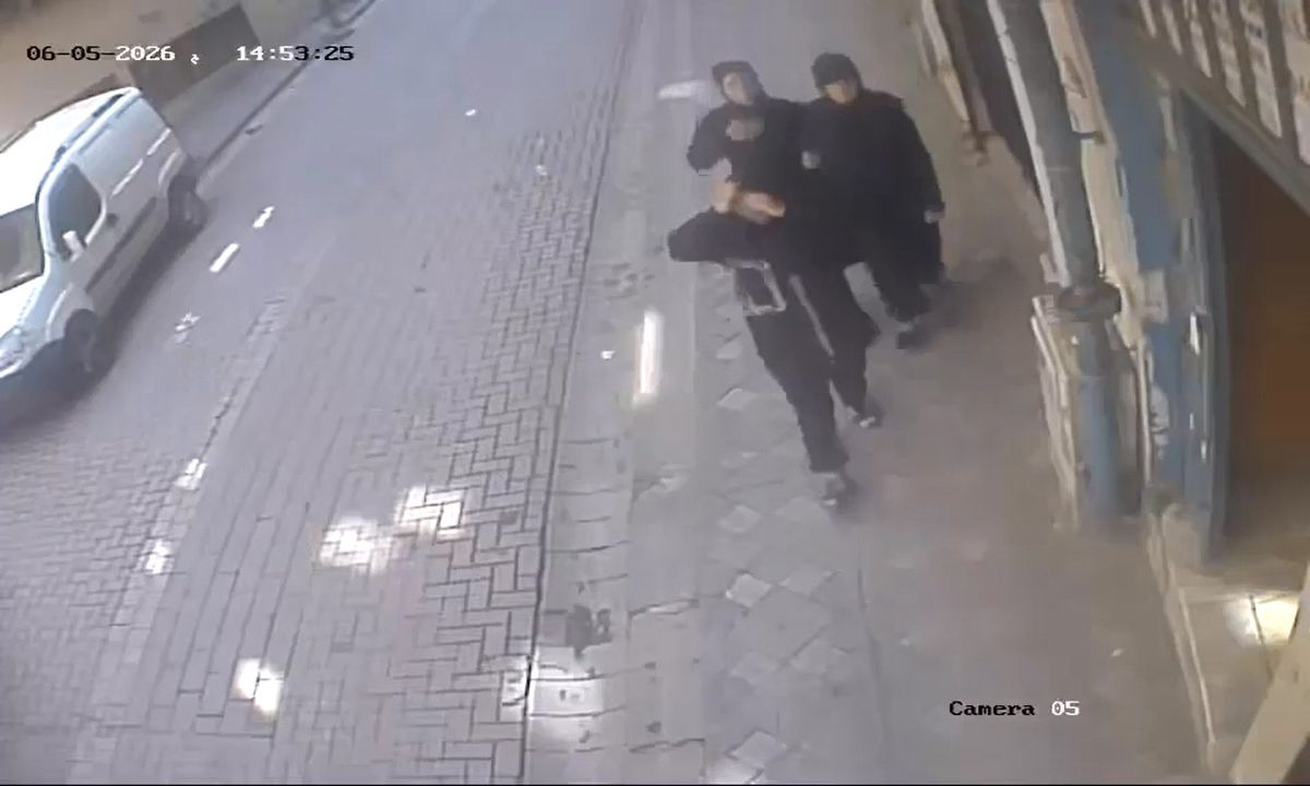 Zeytinburnu'nda hırsızlar kendilerini takip eden ekiplerce suçüstü yakalandı