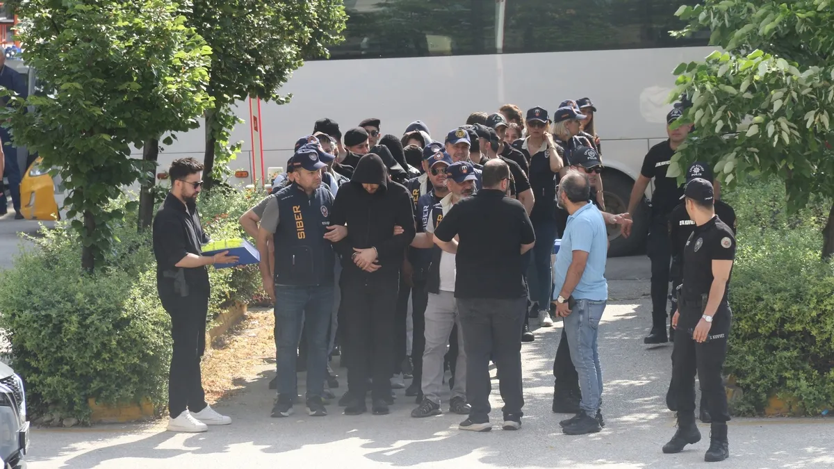 Eskişehir merkezli dev operasyon: 2,3 milyar liralık bahis çetesi çökertildi!