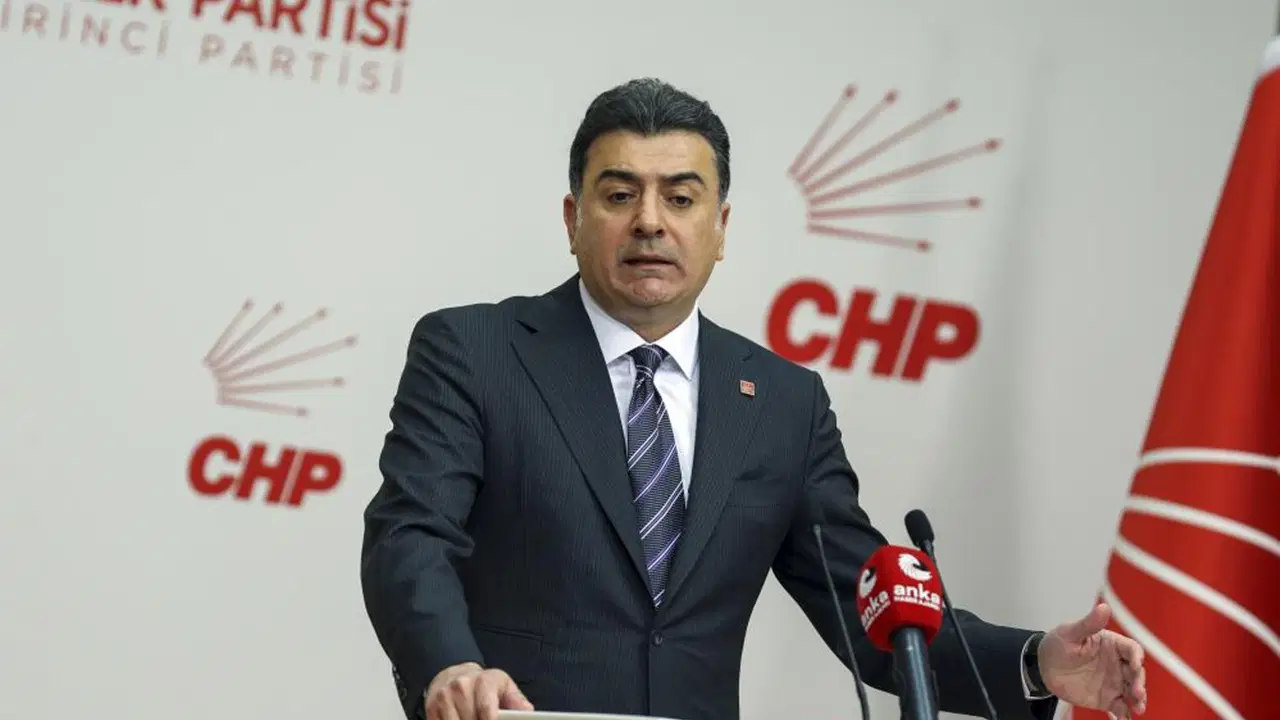 Son dakika… İhraç listesinin paylaşılmasının ardından seçilmiş CHP sözcüsü Zeynel Emre’den ilk açıklama: ‘Acaba dengeyi değiştirebilir miyiz’ çabası!