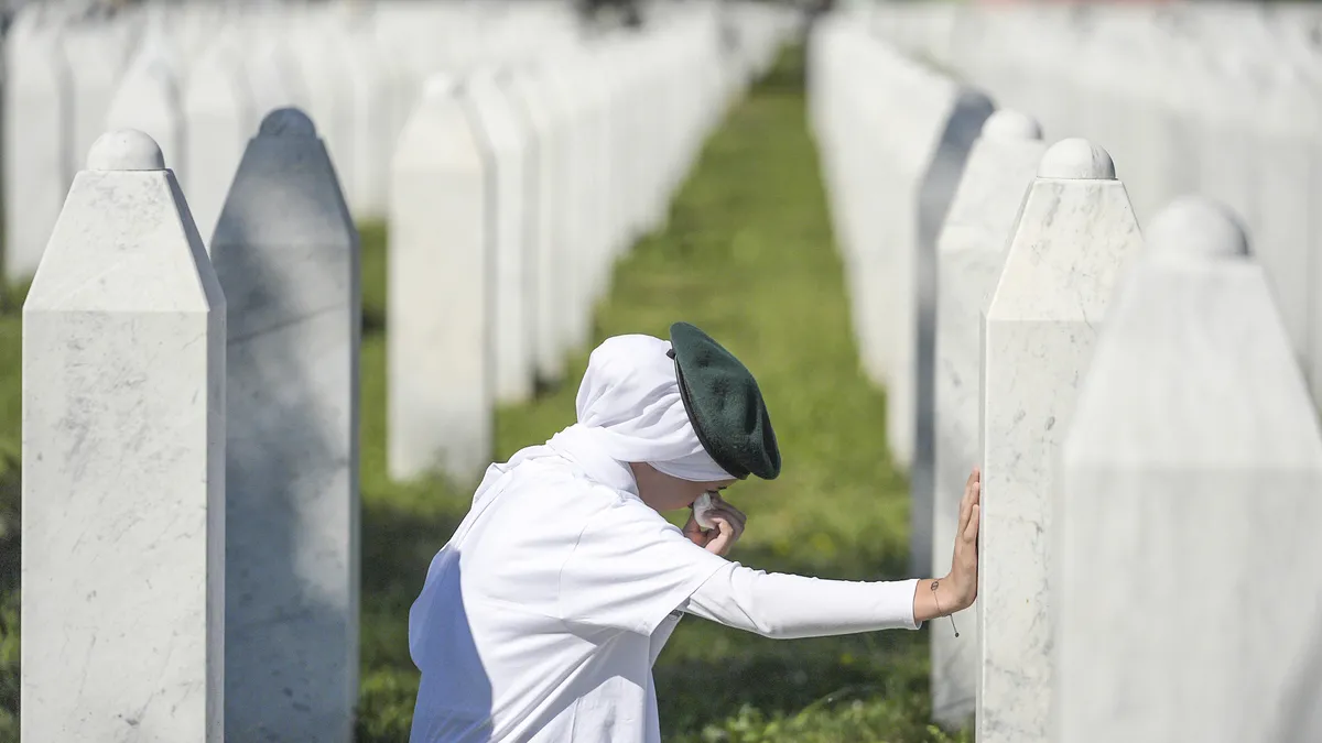 Srebrenitsa Soykırımı'nın 10 kurbanı bugün toprağa verilecek