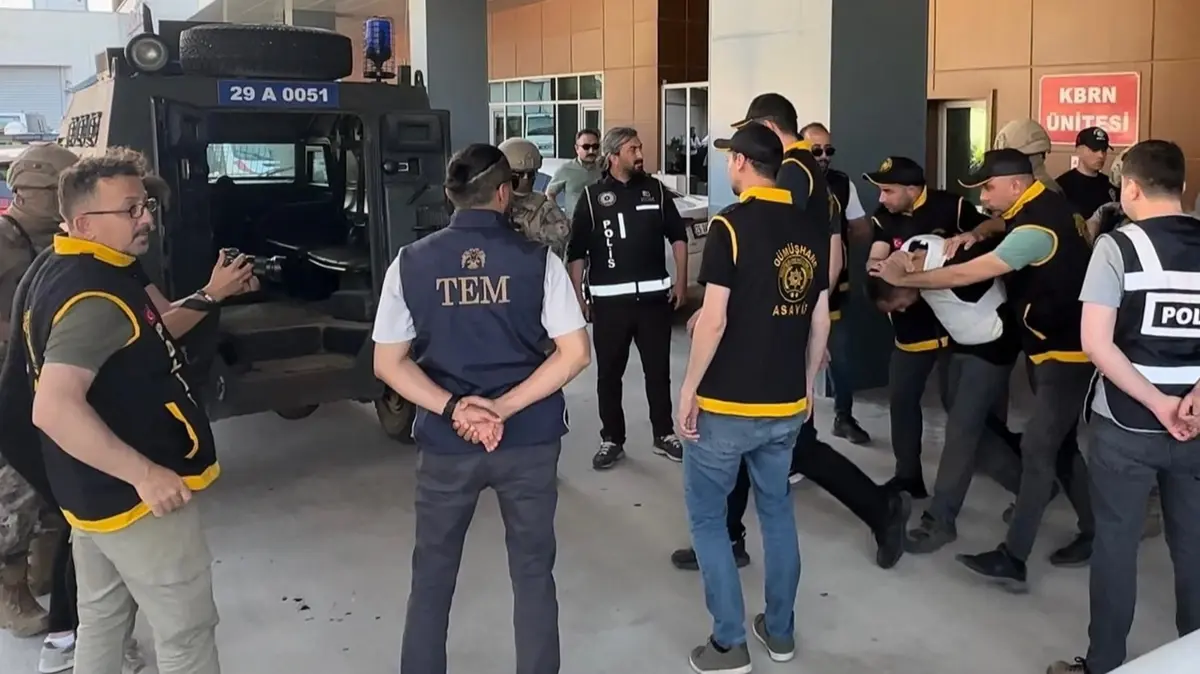 Merkez Mahallesi'nde cinayet: Eşini öldüren zanlı depoda yakalandı