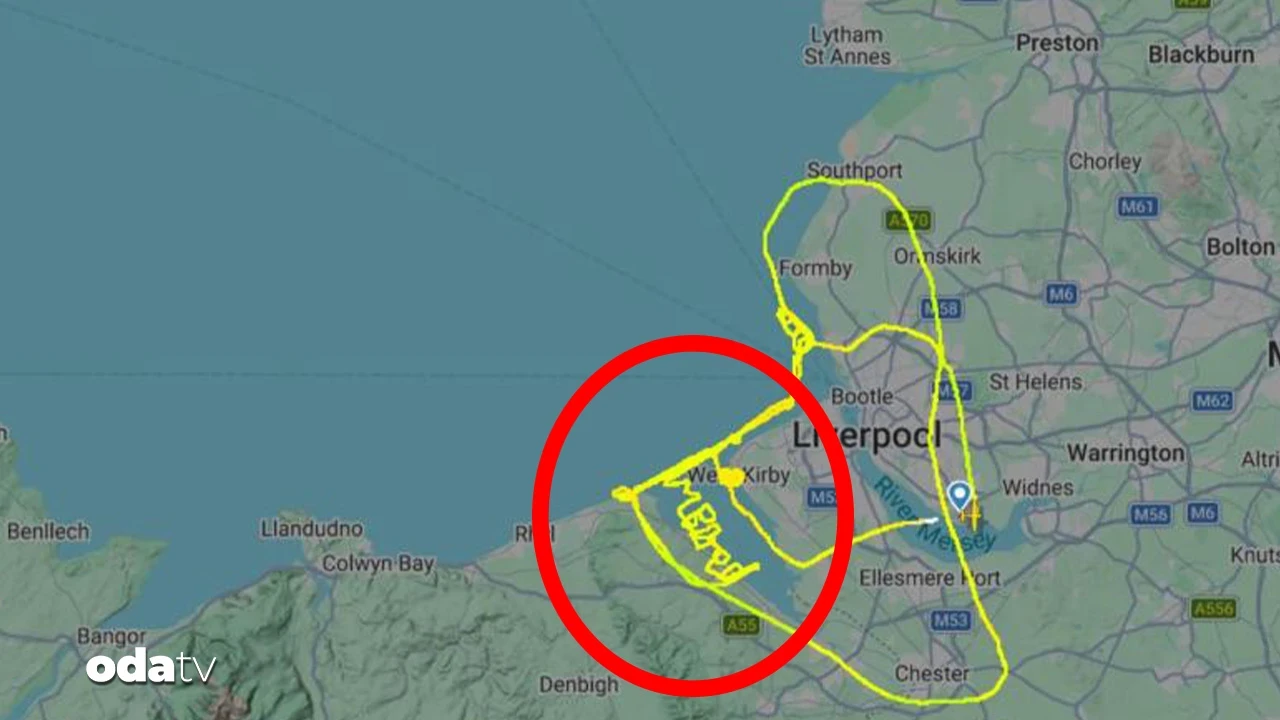 Pilot gökyüzüne 'Sıkıldım' yazdı