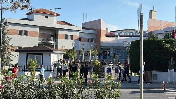 Silivri Belediyesine yönelik usulsüzlük soruşturması! Bazı şüphelilerin ifadelerine ulaşıldıX
