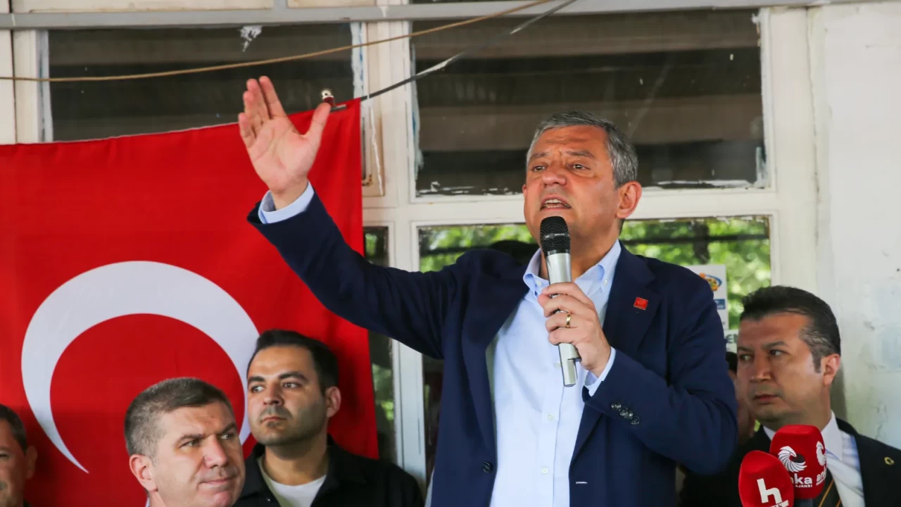 Özgür Özel'in parti kurmayı geciktirmesiyle ilgili şok iddia! Kendisiyle birlikte partiden istifa edecek vekil sayısı...