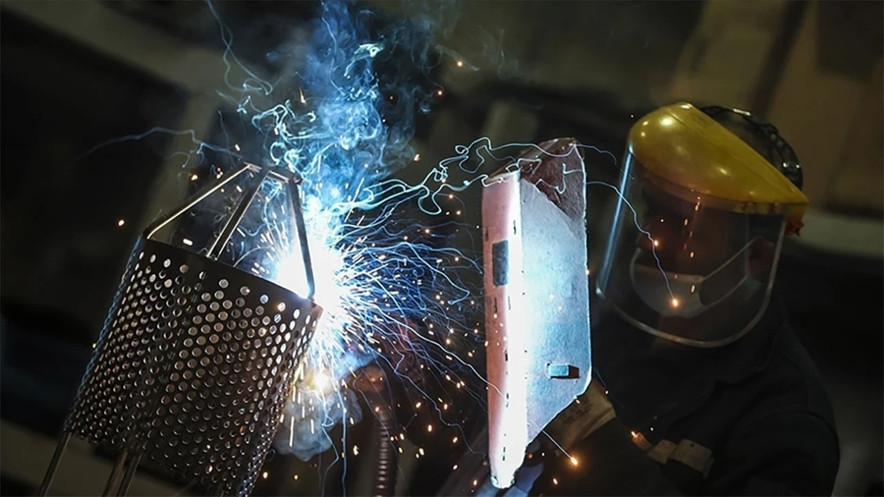 Sanayinin tükettiği elektrik nisan ayında yüzde 7,39 arttı
