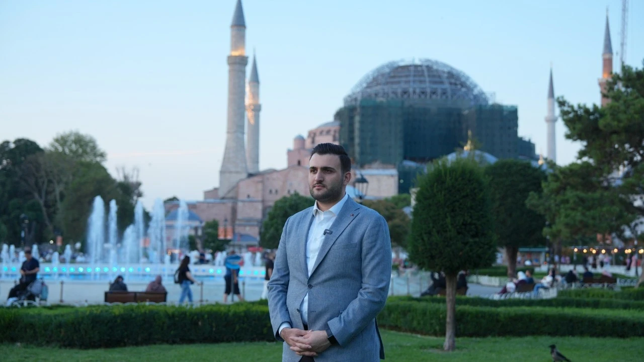 AK Parti İstanbul Gençlik Kolları’ndan Ayasofya’ya anlamlı yürüyüş