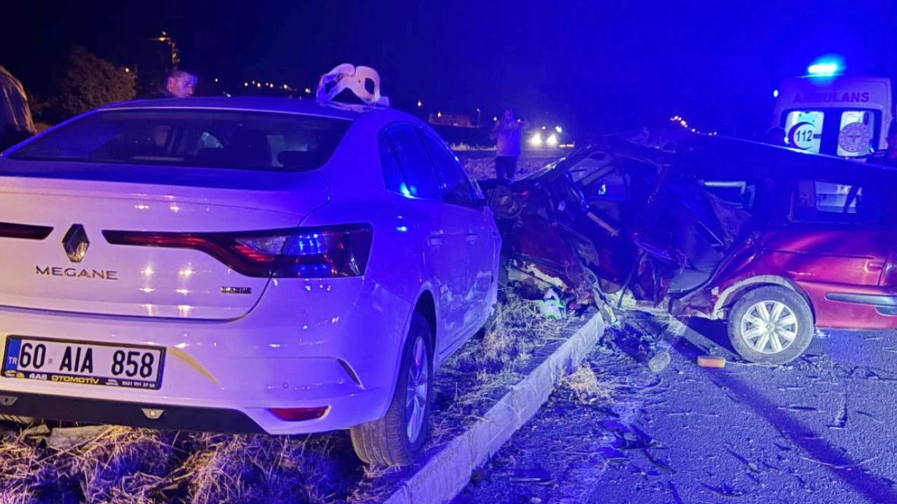 Tokat'ta iki otomobil çarpıştı: 9 yaralı