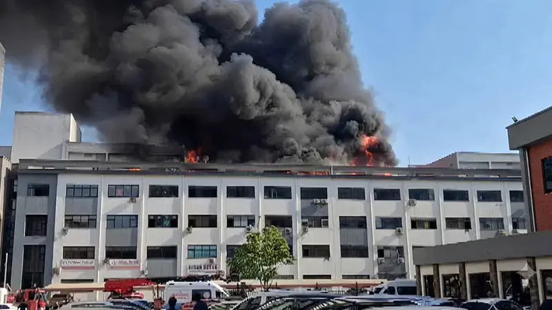 Gaziantep’te iş merkezinde yangın