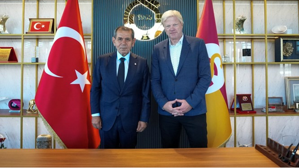 Oliver Kahn'dan Galatasaray'a ziyaret!