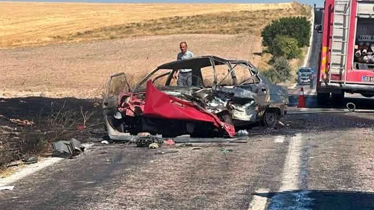 Afyonkarahisar’da korku dolu dakikalar: Çarpışmanın arından o araçtan çıkamadı! 1 ölü, 2 yaralı