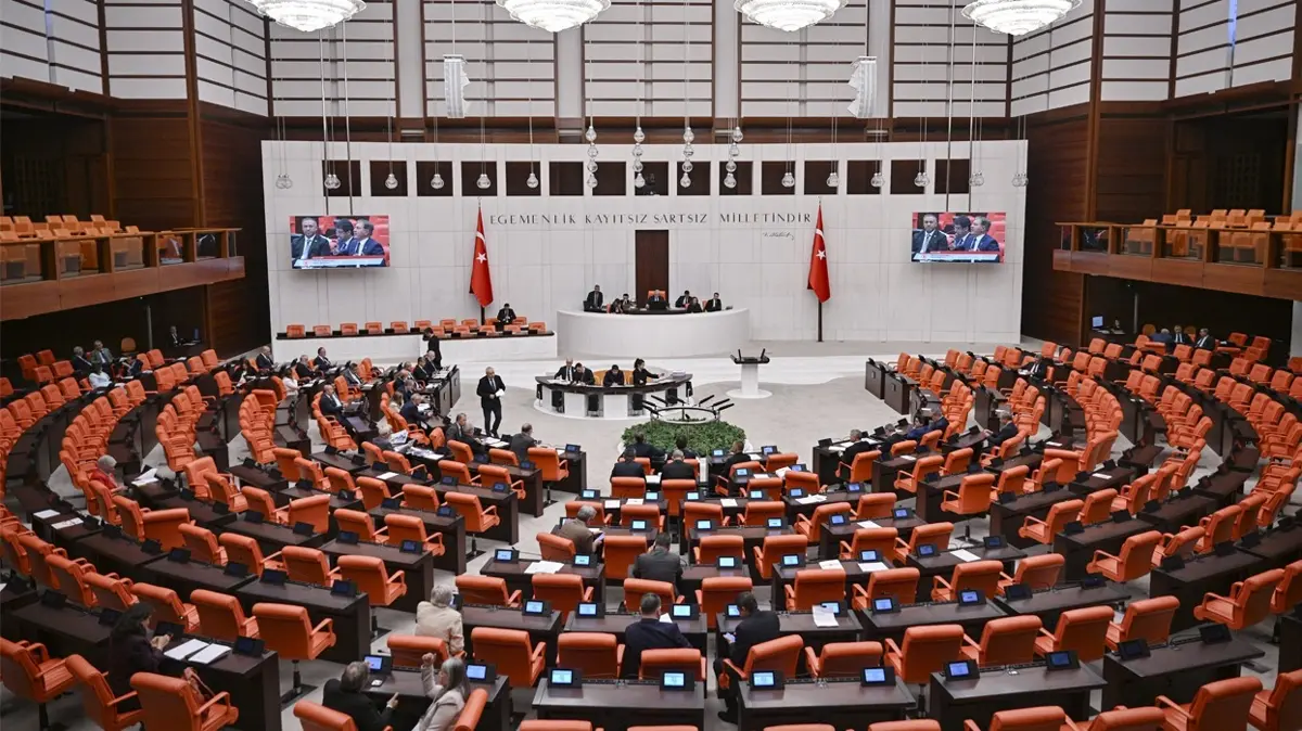 TBMM'de sandalye dağılımı altüst oldu! CHP 5'inci sıraya geriledi