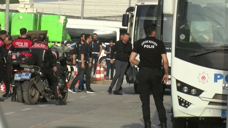 Buca Belediyesi operasyonunda gözaltına alınan 54 şüpheli adliyede