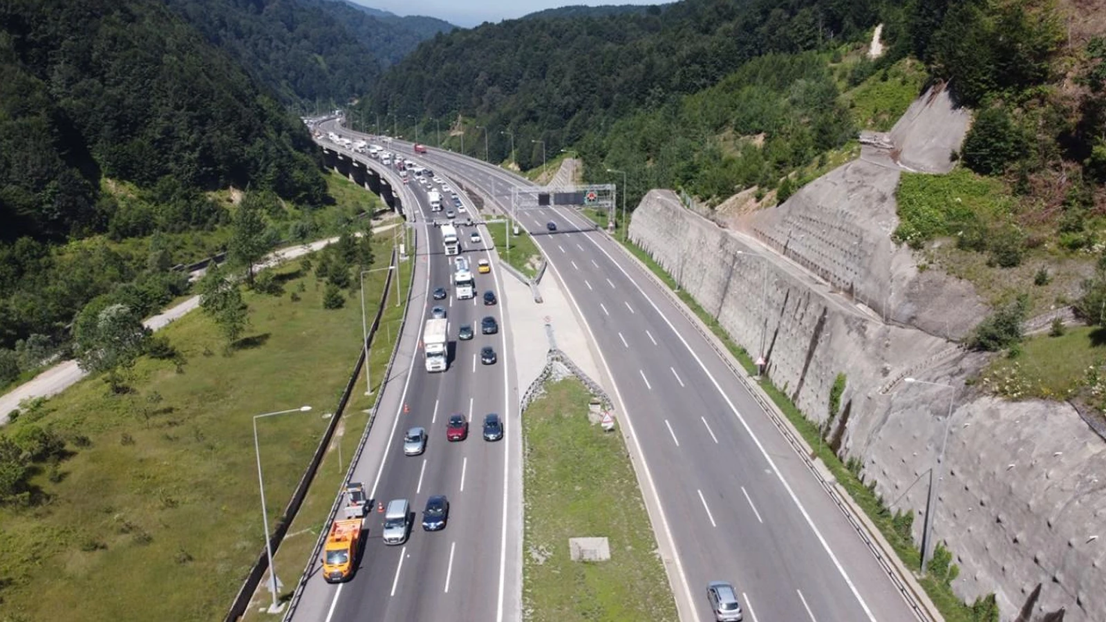Sürücüler dikkat! Anadolu Otoyolu'nun bir bölümü trafiğe kapatılacak