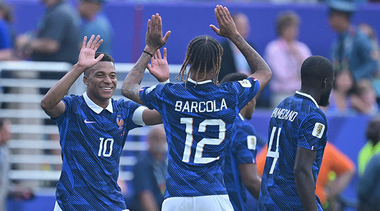 Dünya Kupası'nda Mbappe ve Olise yıldızlaştı, Fransa İsveç'i 3 golle geçerek tur atladı!