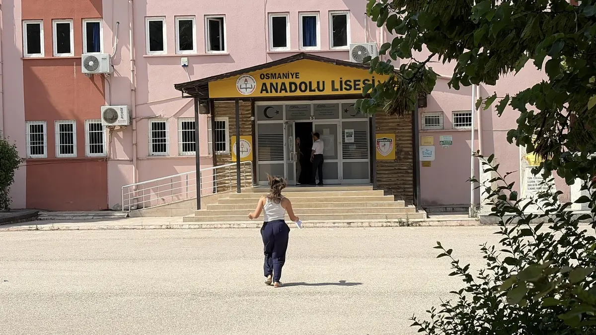 Yurttan YKS manzaraları... Hayaline 1 dakika ile veda etti: Polis ekipleri ve vatandaşlar seferber oldu