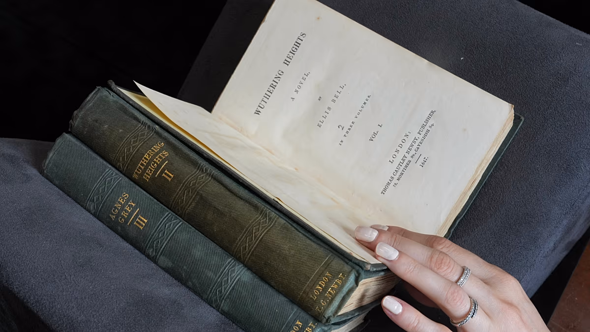 Emily Brontë'nin 'Uğultulu Tepeler'inin nadir baskısı satışta