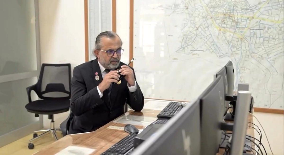 34 yıllık polis memuru meslektaşlarına telsizden veda etti
