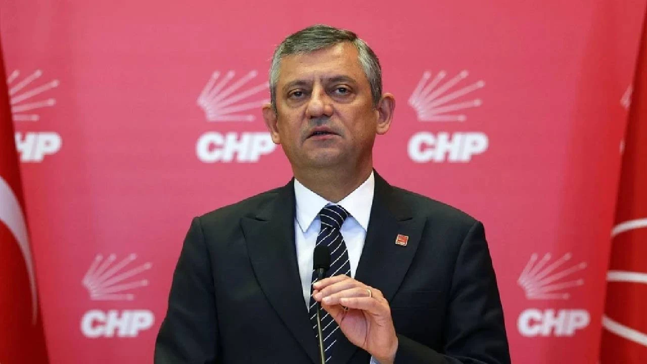 Sıcak gelişme: CHP'de yer yerinden oynayacak! Tarih verdi, Özgür Özel istifa edecek