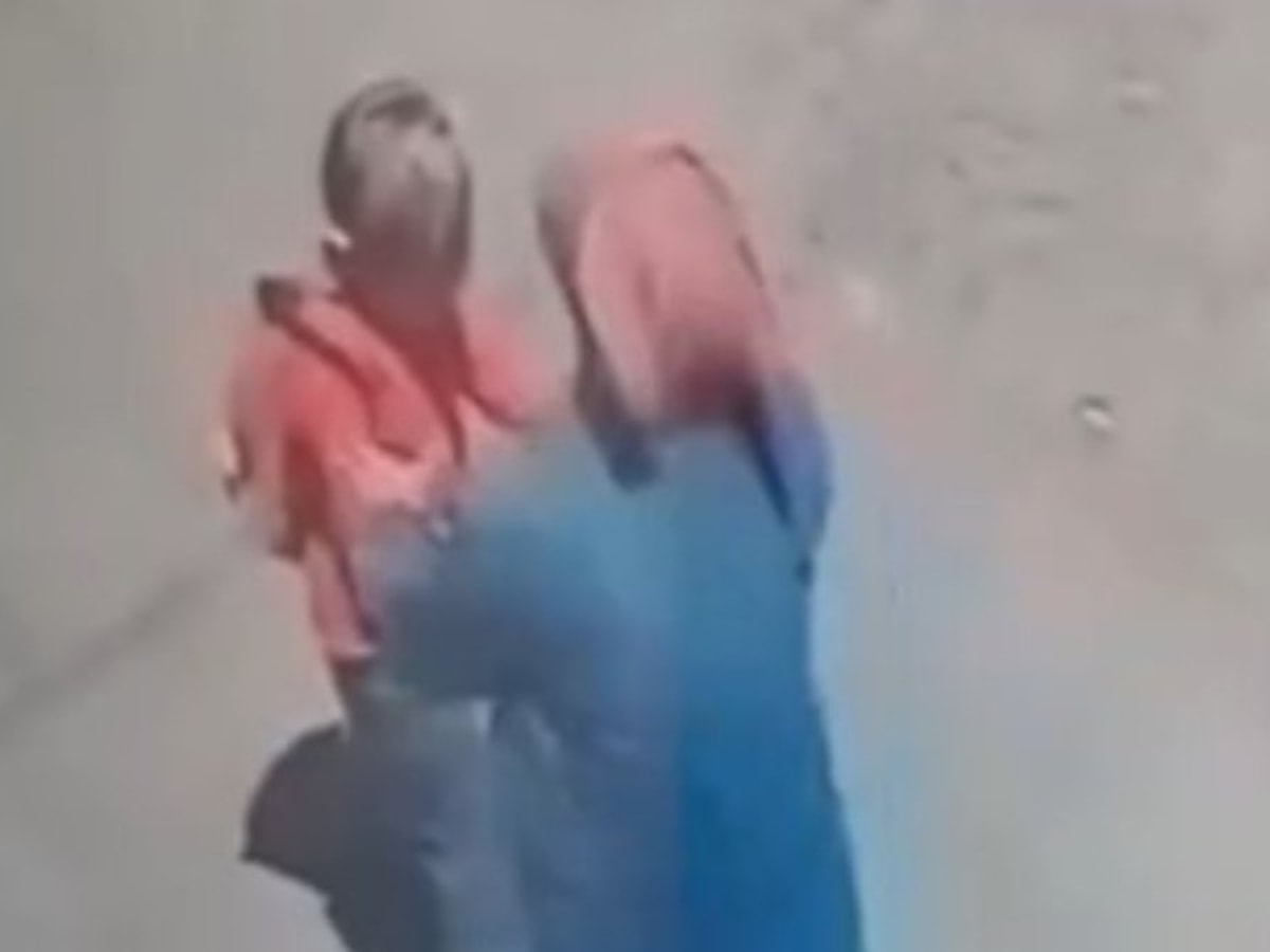 Van'da sokakta dehşet anları, Küçük çocuğun yüzünü parçaladı